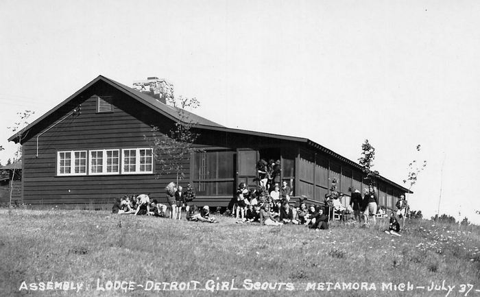 Metamora - Old Postcard (newer photo)